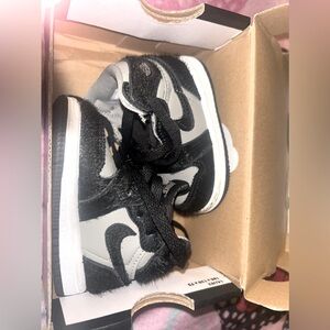 Black & grey Jordan 1 Retro High OG (TD) shoes